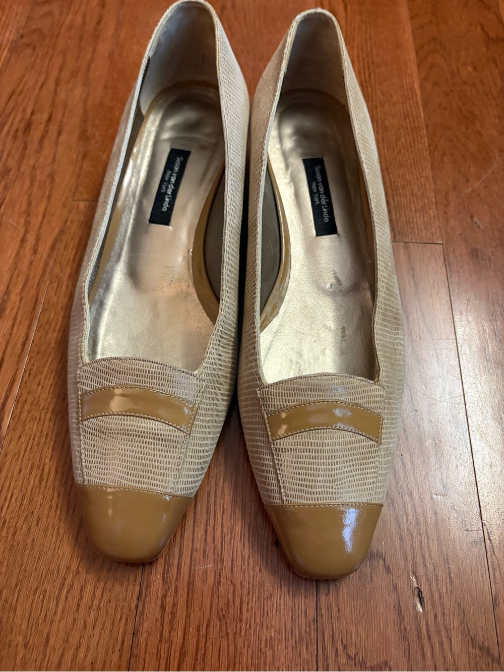 Susan van der Linde cap-toe flats featuring beige  fabric upper. Size 9-9.5